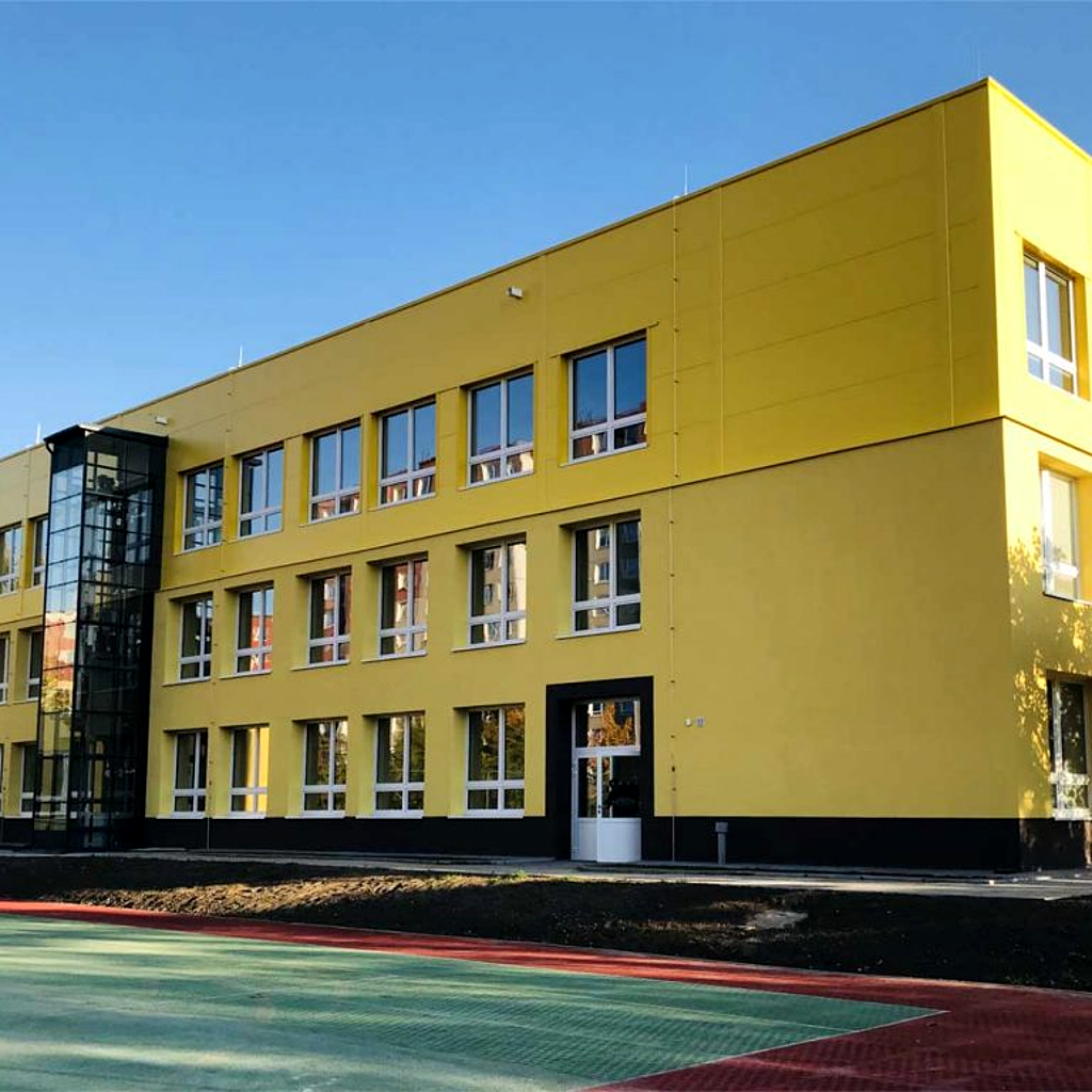 Nová nástavba 7. ZŠ v Plzni – realizace elektroinstalace