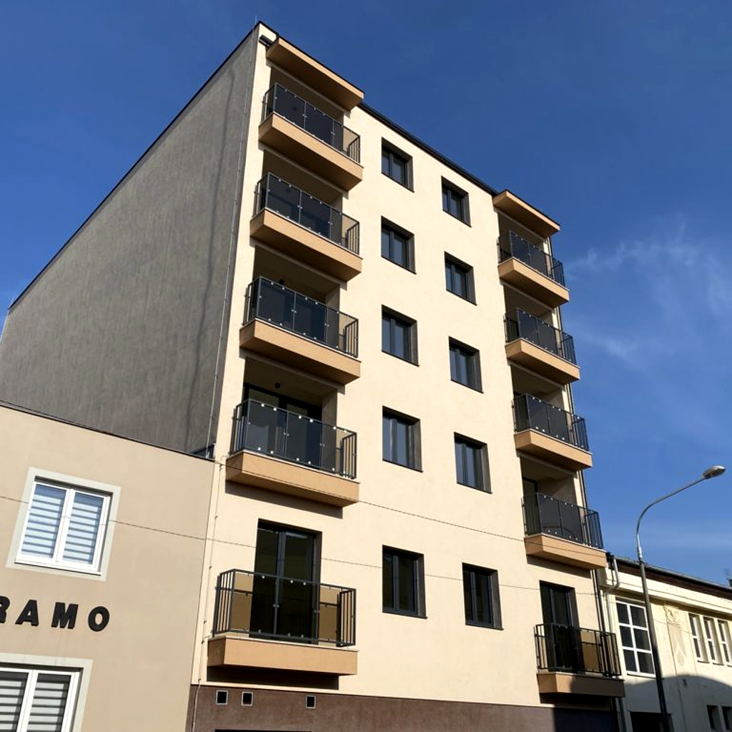 Elektroinstalace Plzeň – realizace v bytovém domě v ulici Plovární